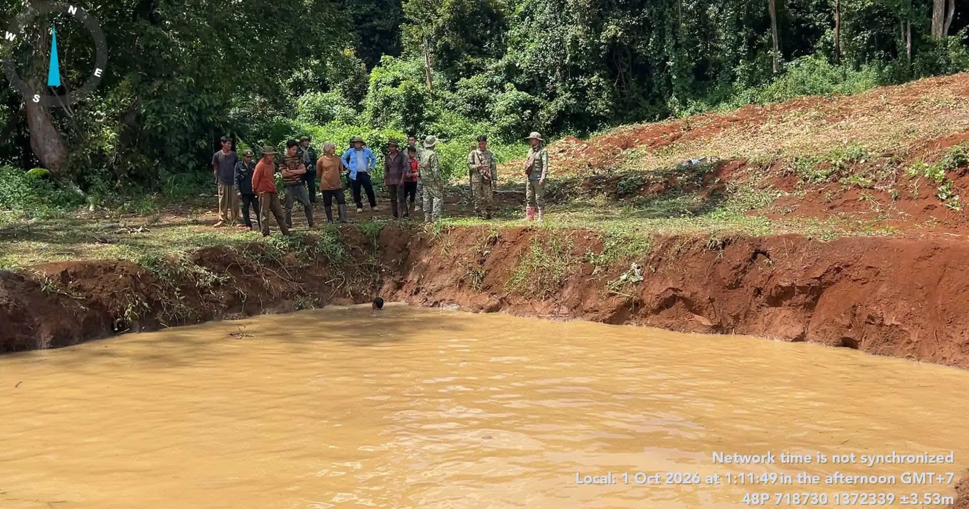ដំរីព្រៃ ២ក្បាល ត្រូវបានជួយសង្គ្រោះដោយជោគជ័យ បន្ទាប់ពីធ្លាក់ចូលស្រះទឹកជ្រៅនៅស្រុកអូររាំង