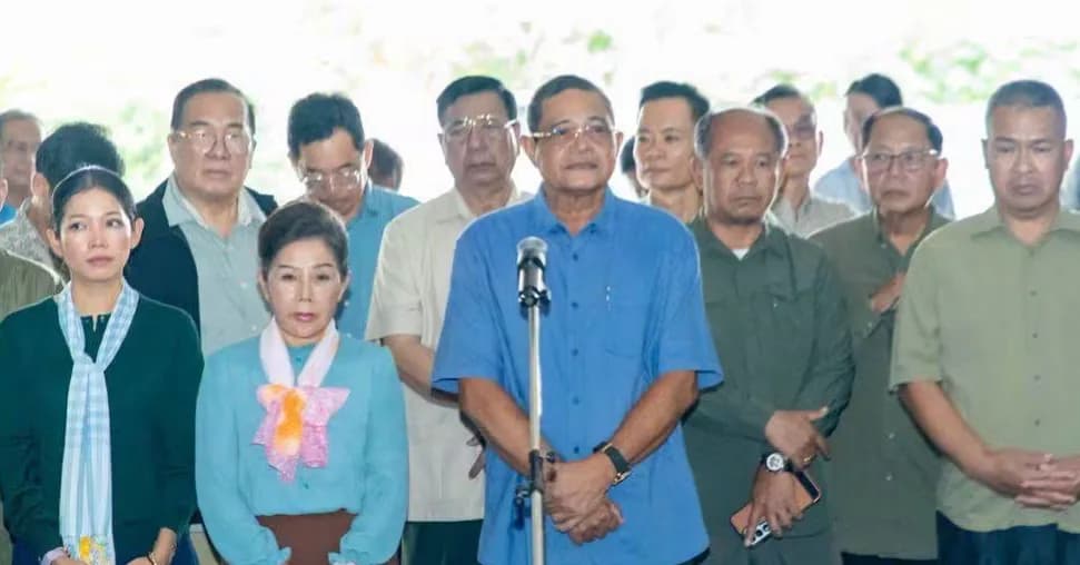 ប្រជាពលរដ្ឋ​ជិត1000គ្រួសារ​ រងគ្រោះ​ទឹក​ជំនន់​ បានមករស់នៅទីទួលសុវត្ថិភាព​  មង្គលបូរី​ បានទទួល​អំណោយ​ ពីឯកឧត្តម​ កែ​ គិមយ៉ាន​ ឧត្ដម​ប្រឹក្សា​ផ្ទាល់​ ព្រះមហាក្សត្រ​ និងអ្នក​តំណាង​រាស្ត្រ​ខេត្ត​បន្ទាយមានជ័យ​ ។  ផលិតដោយ៖​ ក្រុមការងារ​ទូរទស្សន៍​ជាតិនៃមន្ទីរព័ត៌មានខេត្តបន្ទាយមានជ័យ