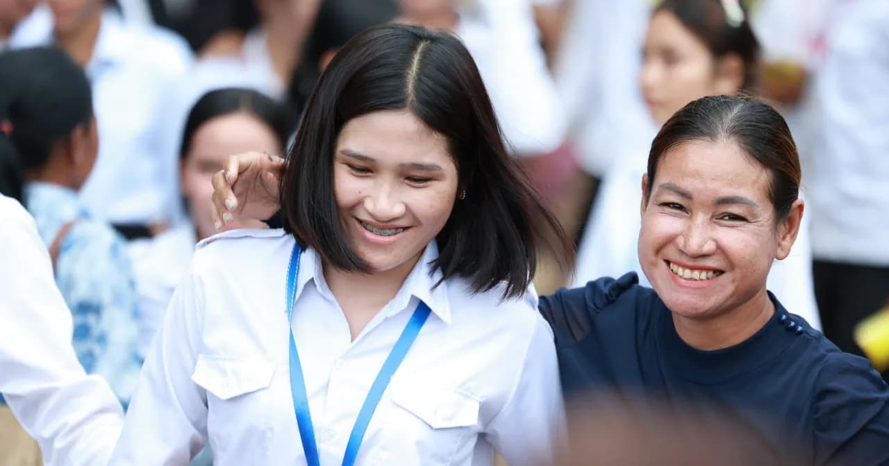 «ថ្ងៃប្រឡងបាក់ឌុប មិនត្រឹមតែជាថ្ងៃប្រឡងរបស់កូនៗនោះទេ ប៉ុន្តែក៏ជាថ្ងៃប្រឡងនៃក្តីសង្ឃឹម និងការលះបង់របស់ឪពុកម្តាយផងដែរ!»