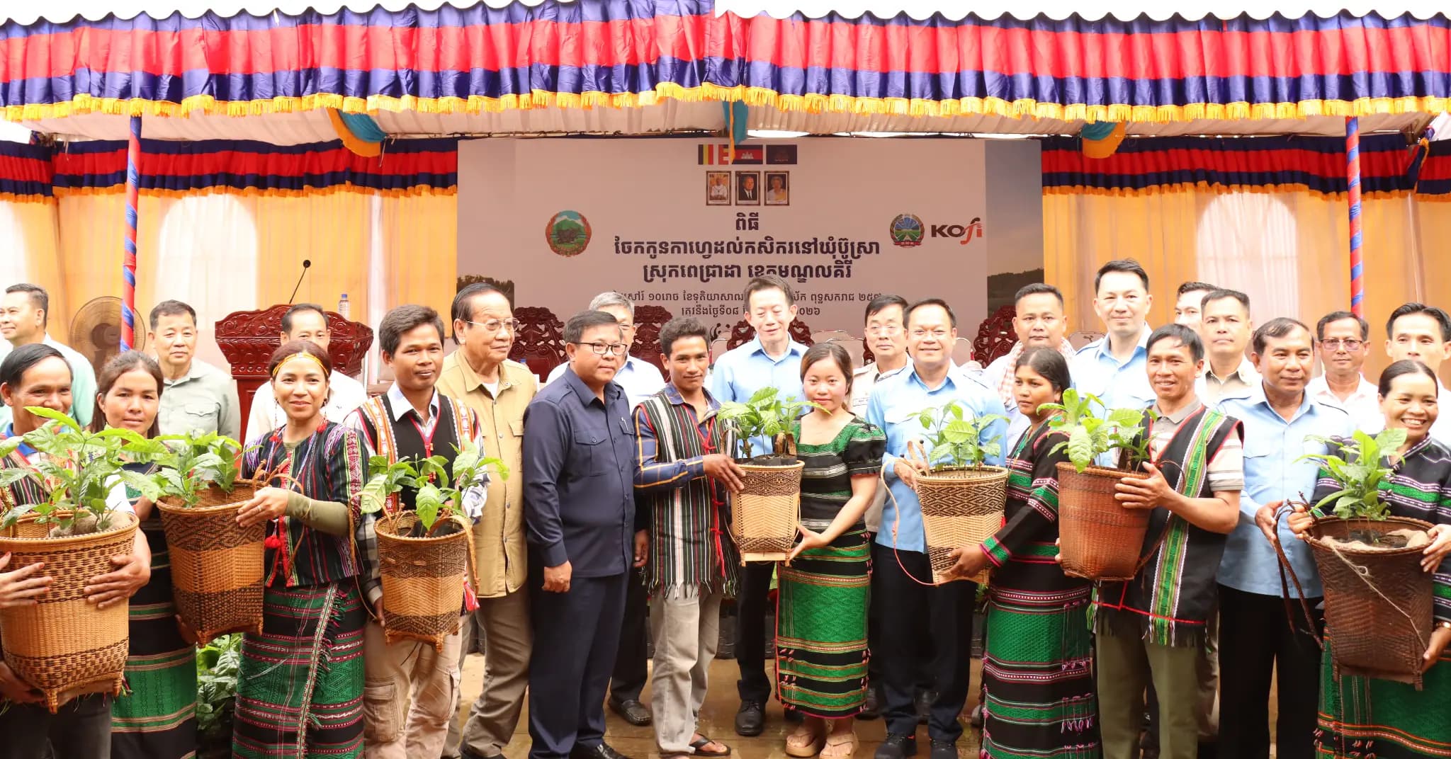 កូនកាហ្វេចំនួនប្រាំមួយពាន់ដើម ត្រូវបានផ្តល់ជូនដល់កសិករនៅស្រុកពេជ្រាដា